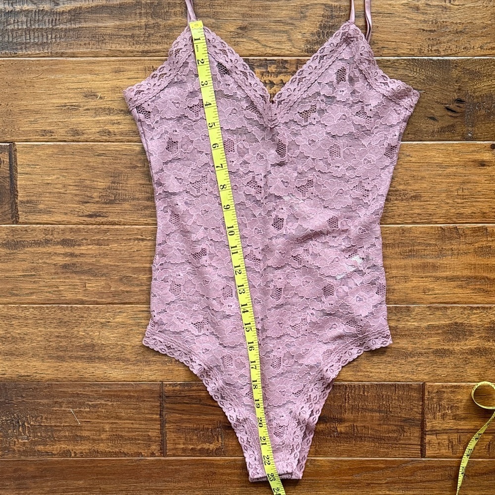 NWOT Anthropologie V-neck Sabrina Lace Bodysuit one piece, pink , size small - Picture 3 of 8